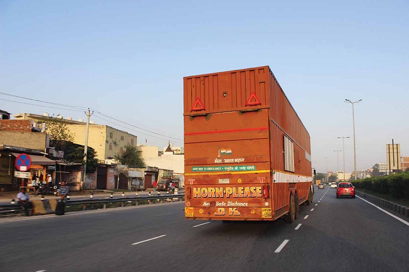 enclosed-car-carrier